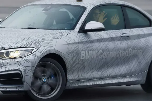 BMW дрифтует без водителя