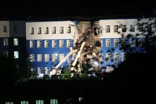 Из-за обрушения казармы под Омском погибли 12 человек