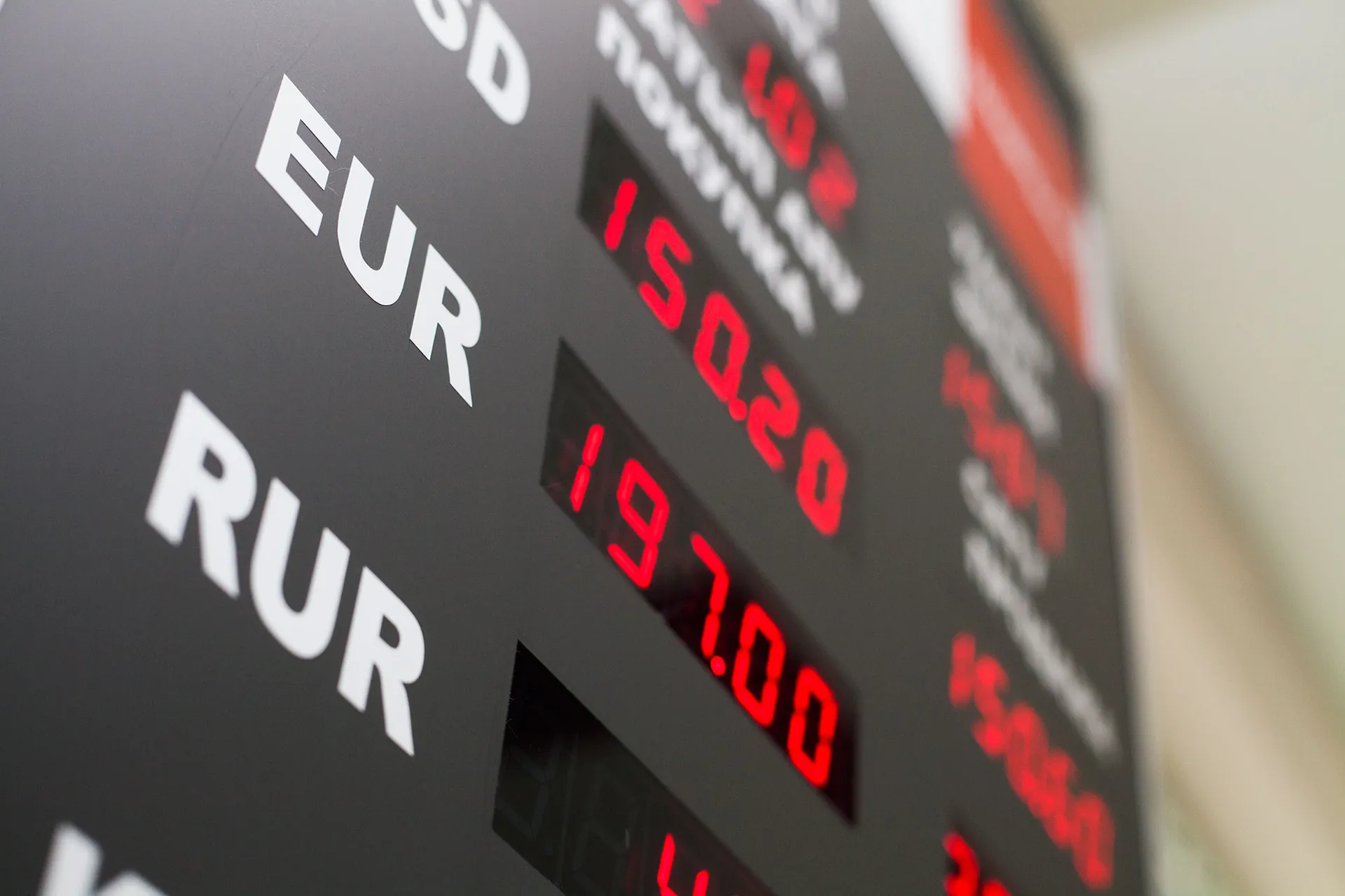 Капитал - Тенге по отношению к доллару ослаб на 0,6%