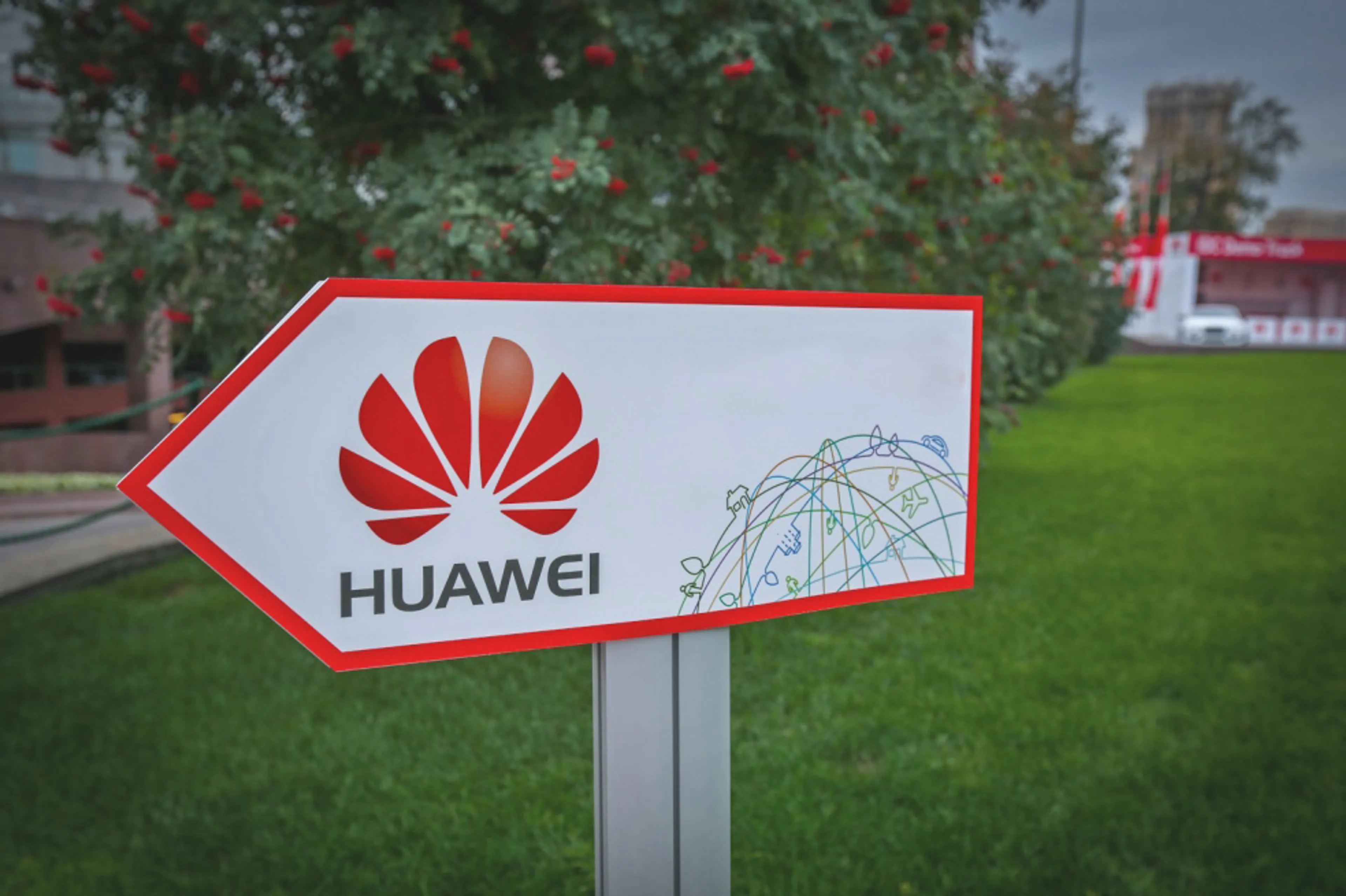 Капитал - Huawei ожидает потери $10 млрд из-за санкций США