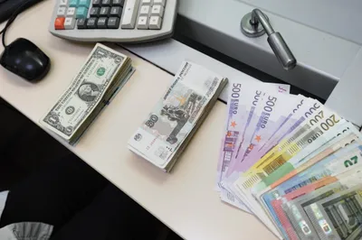 Дневные торги: 330,55 тенге за доллар