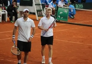 Казахстанские теннисисты обыграли чехов в парной встрече