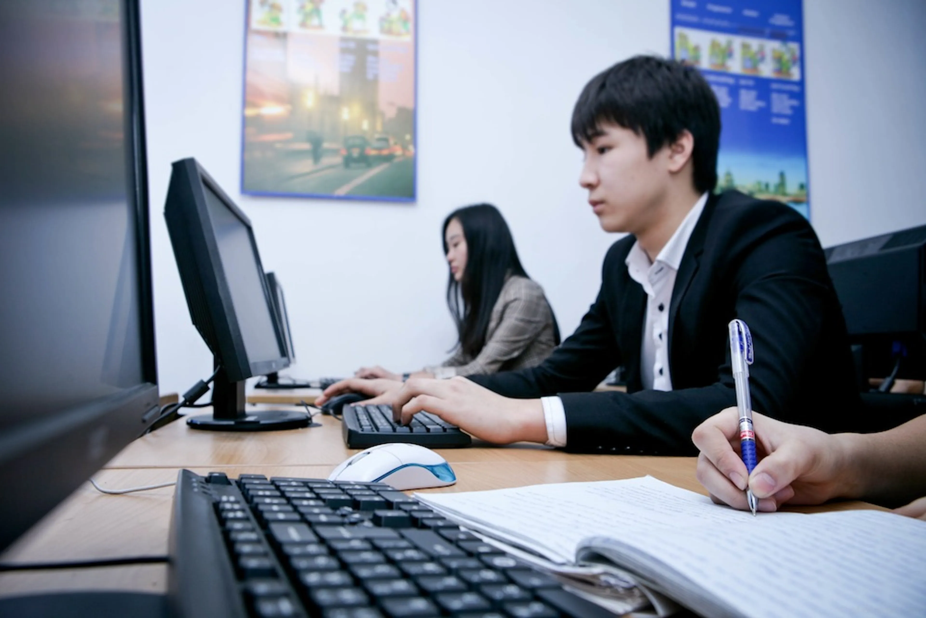 Капитал - Приостановлена деятельность 11 колледжей в Алматы