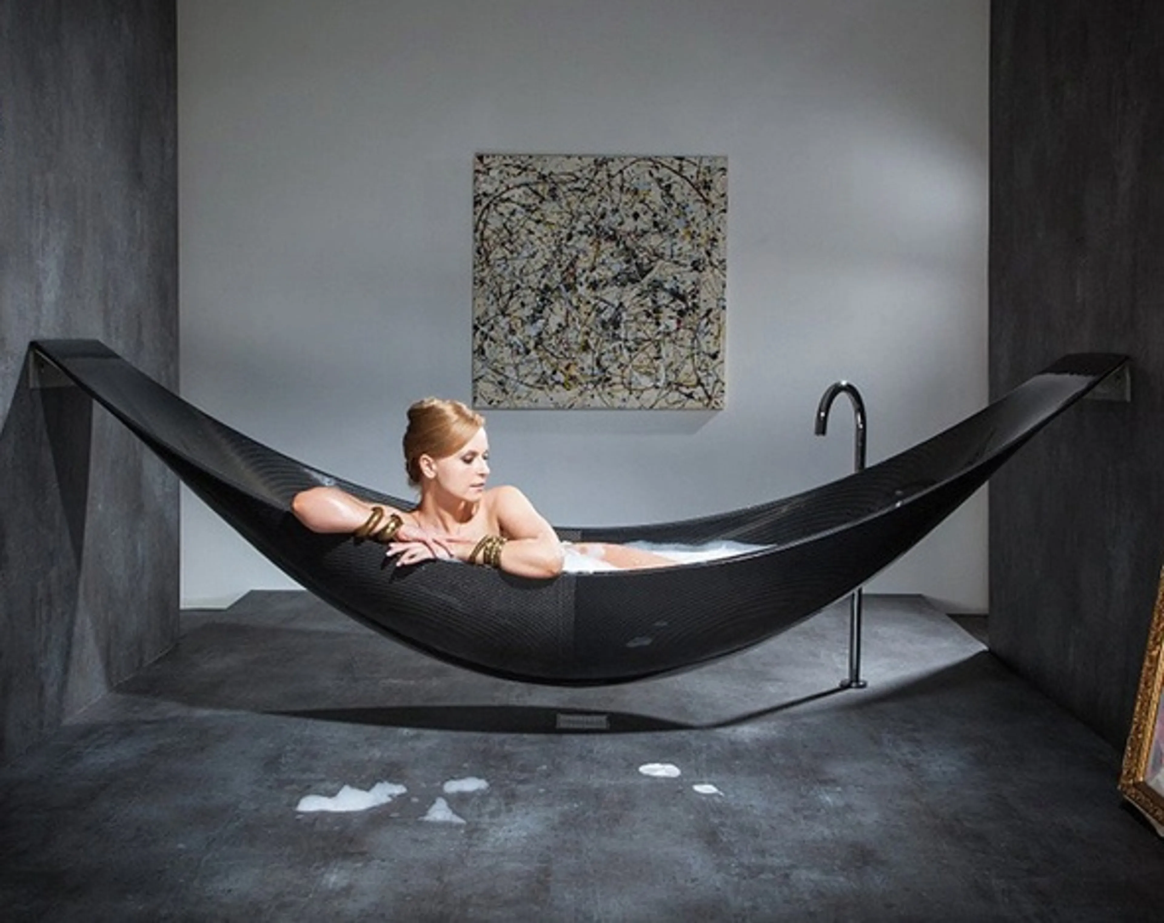Капитал - Дизайнеры представили футуристическую ванну-гамак