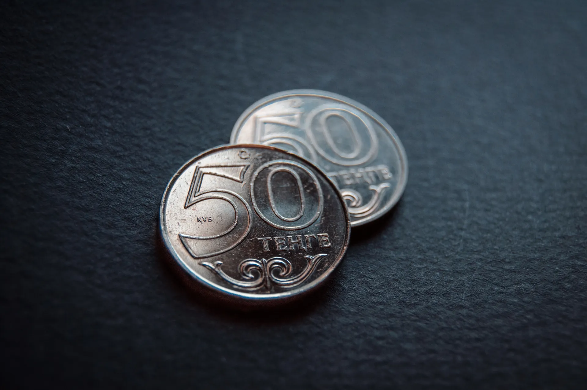 Капитал - Доллар закрыл биржевые торги на уровне 388,9 тенге