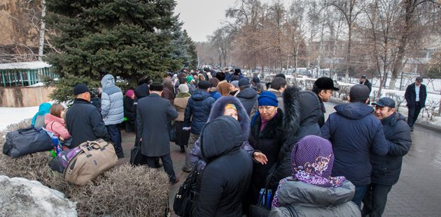 Жители 5 городов РК вышли на митинг к Нацбанку- Kapital.kz