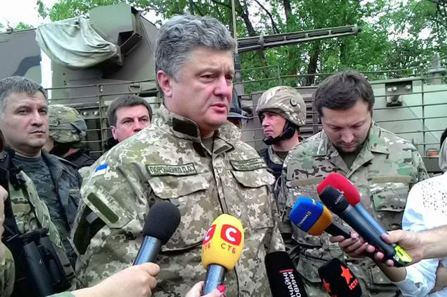 Порошенко возобновил антитеррористическую операцию