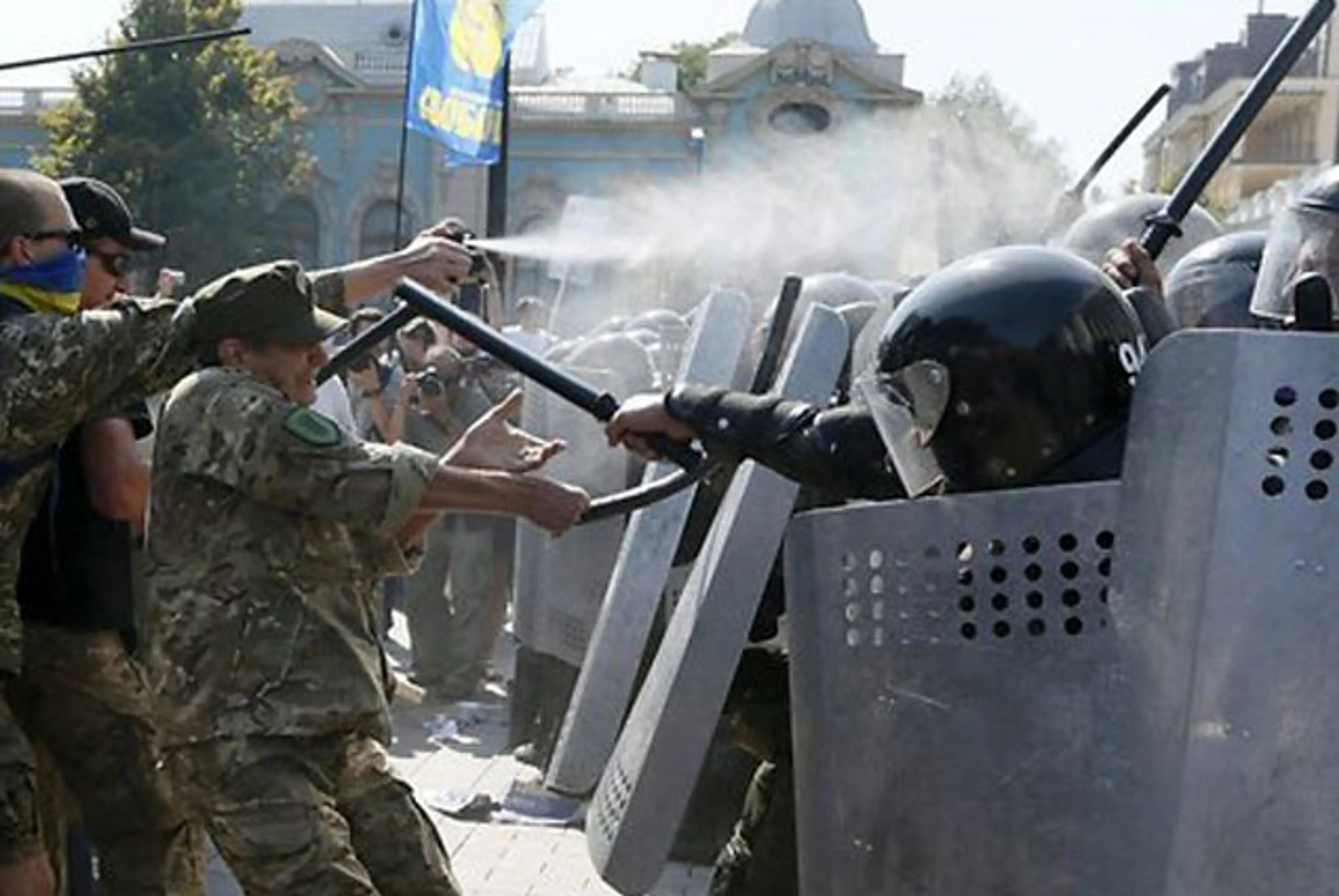 Капитал - Бросивший гранату возле Рады задержан