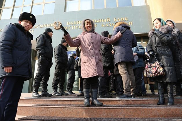 Митинги у Нацбанка РК и городского акимата - Kapital.kz