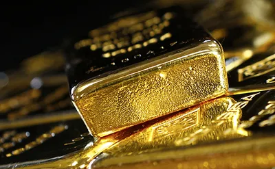 Золото дорожает на фоне удешевления доллара к мировым валютам