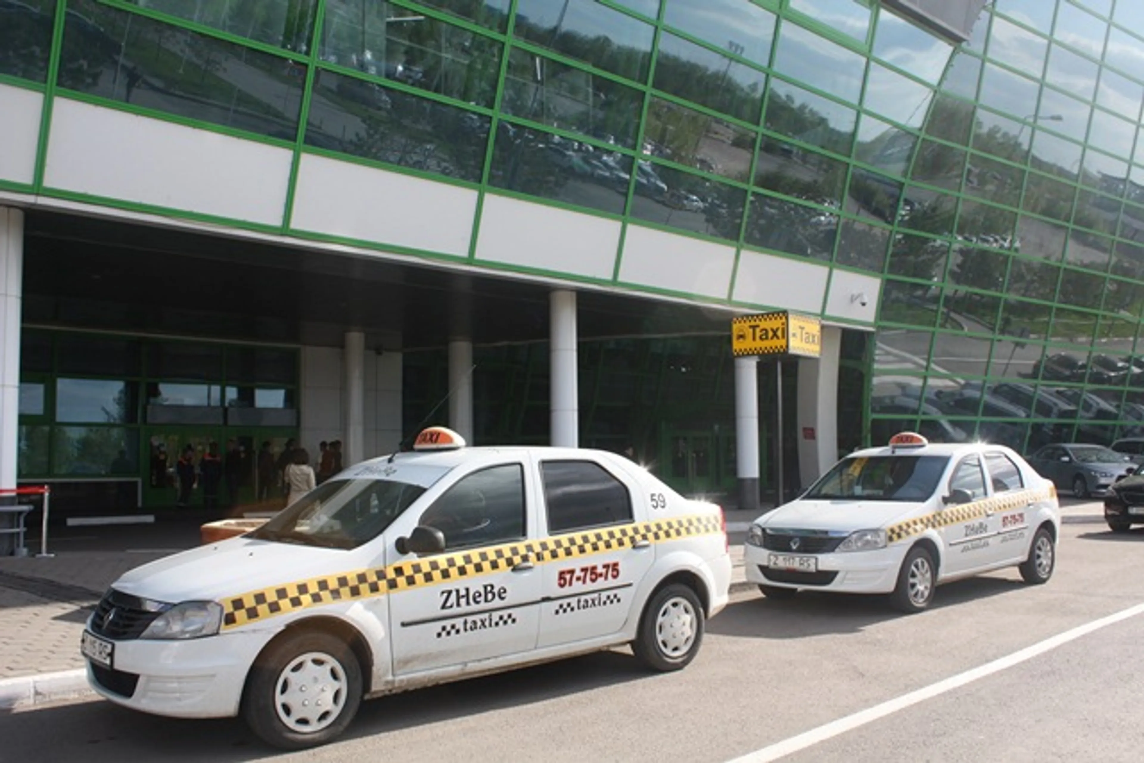 Капитал - В аэропорту Астаны работает официальное такси