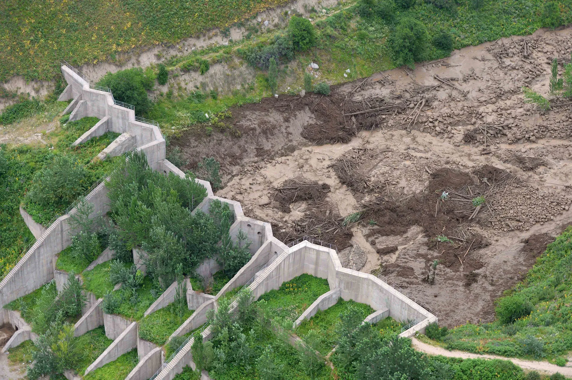 Капитал - Селевой поток в Талгаре перехвачен селезащитной плотиной