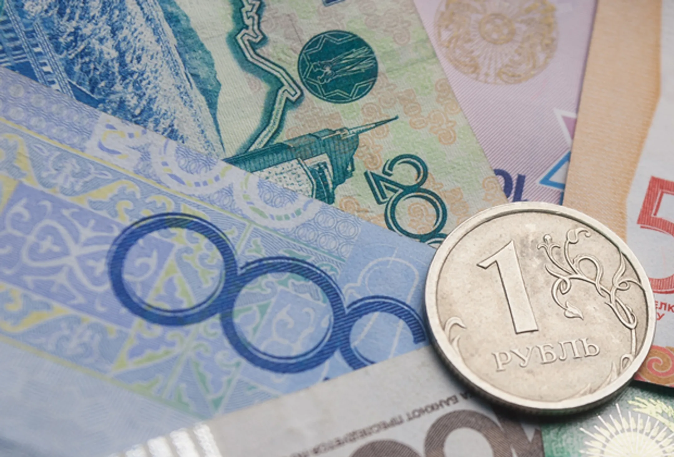 На тенге давит ЕНПФ, рубль подешевел из-за Дональда Трампа - Image Kapital.kz