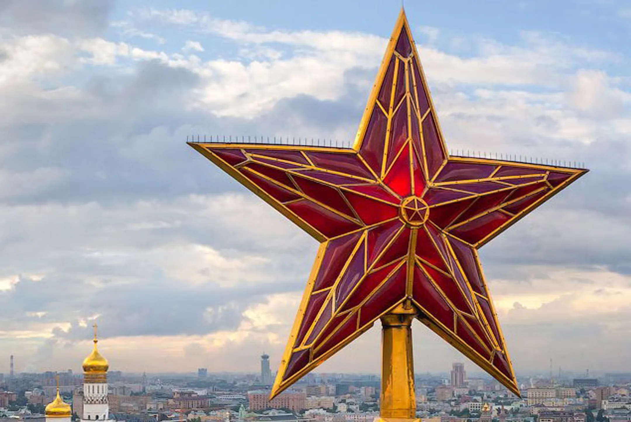 Путин объявил о сокращении зарплат в Кремле - Image Kapital.kz