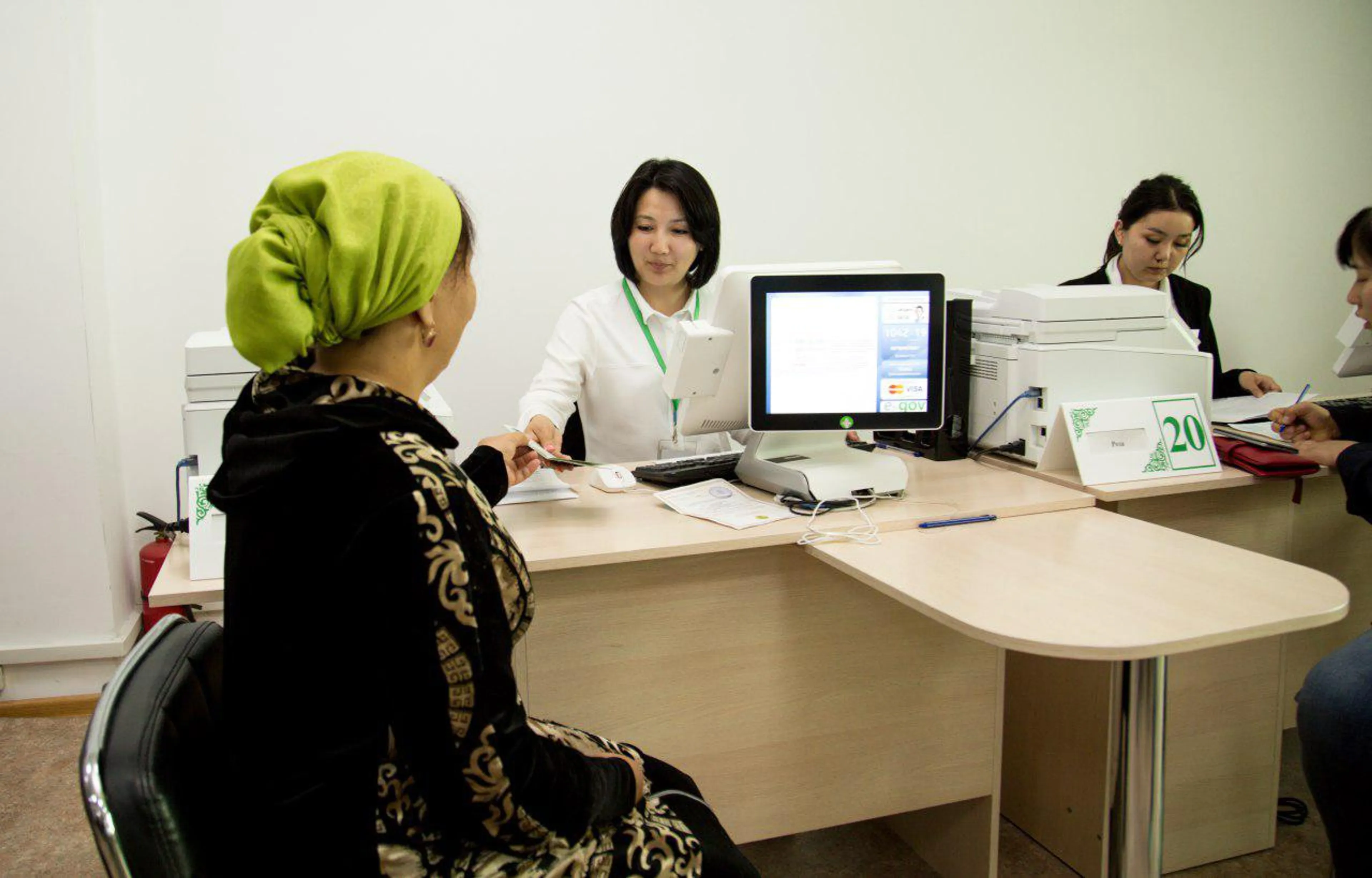 Капитал - Расширился перечень услуг миграционных ЦОНов