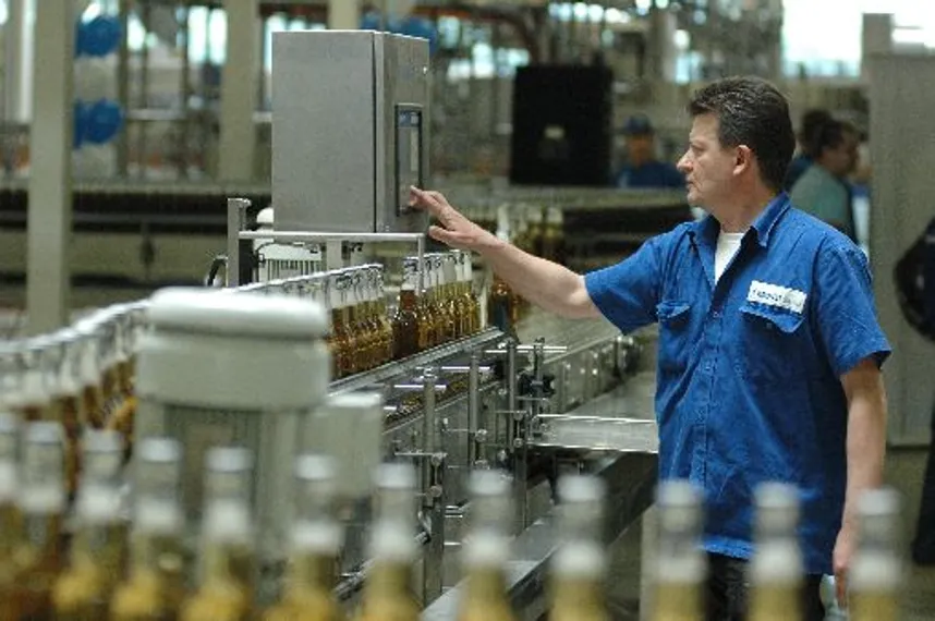 Капитал - Половина занятых казахстанцев нерегулярно отчисляют средства в НПФ