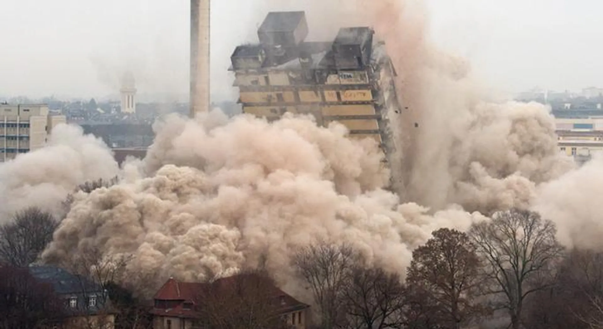 Капитал - В Германии взорван небоскреб