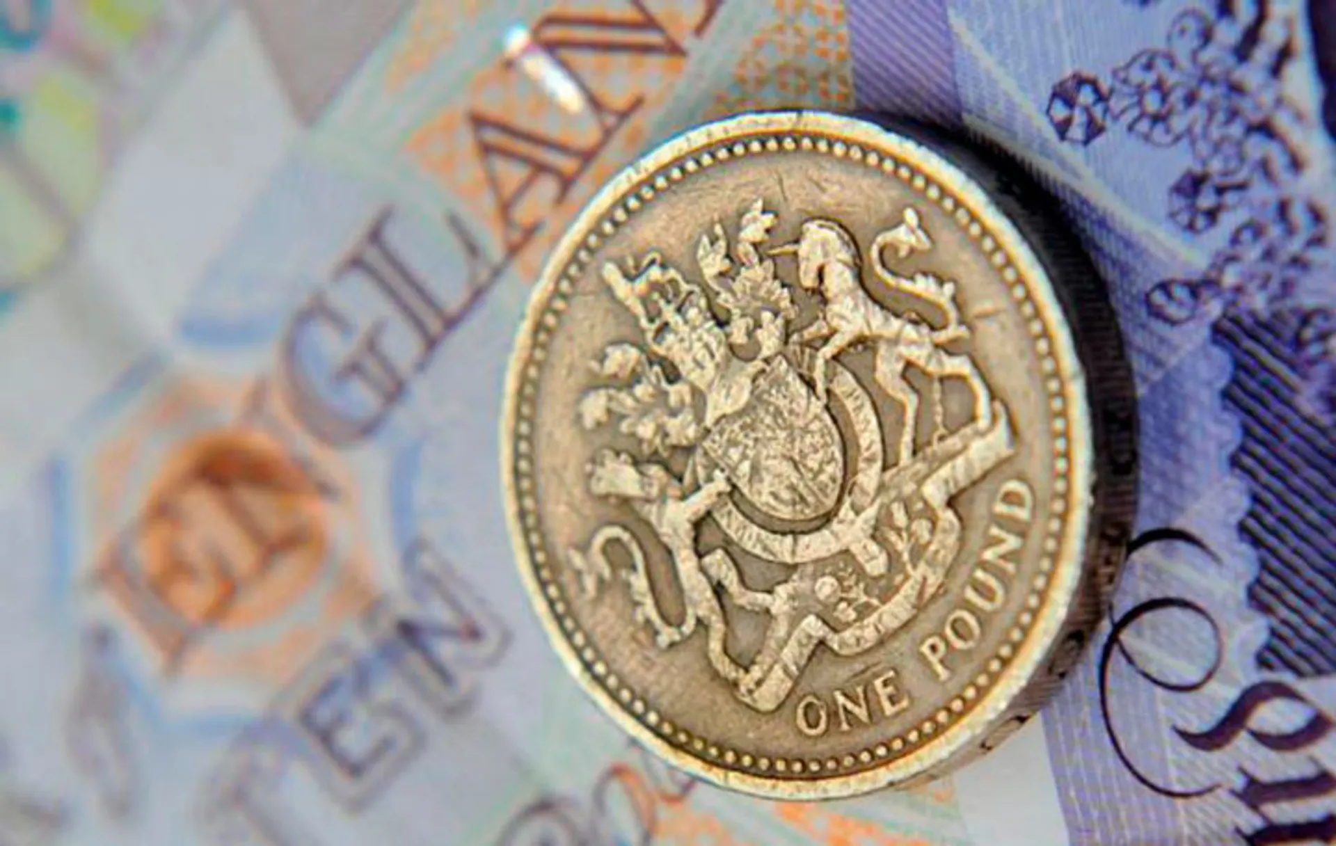 Капитал - Brexit уронит фунт еще на 16%