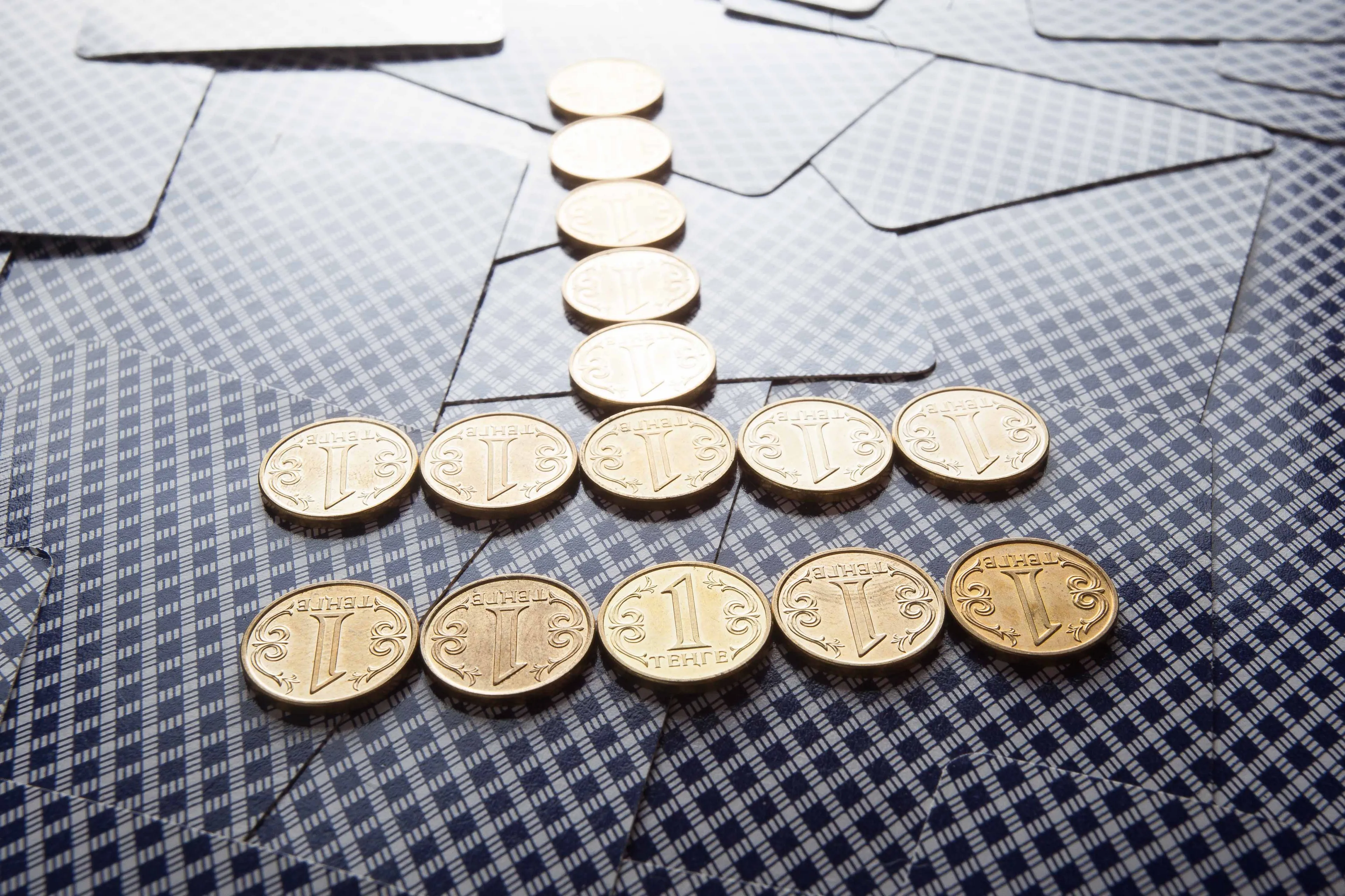 Капитал - Тенге близок к восьмимесячному минимуму