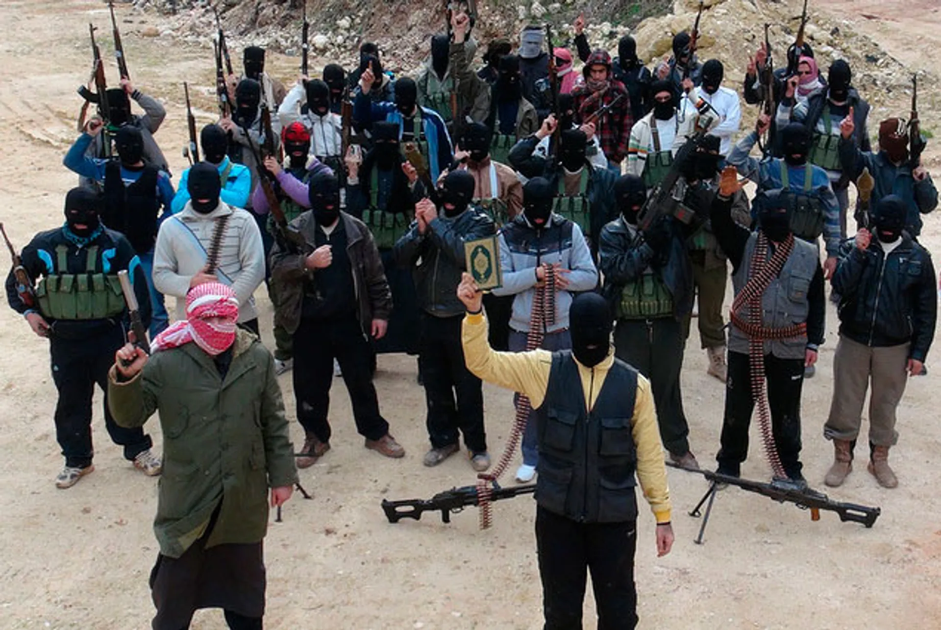 Капитал - В Средней Азии пытаются удержать граждан от боев в Сирии