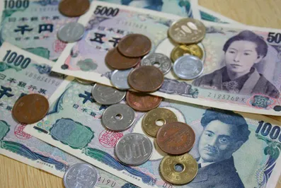 Вона возглавляет падение валют Азии