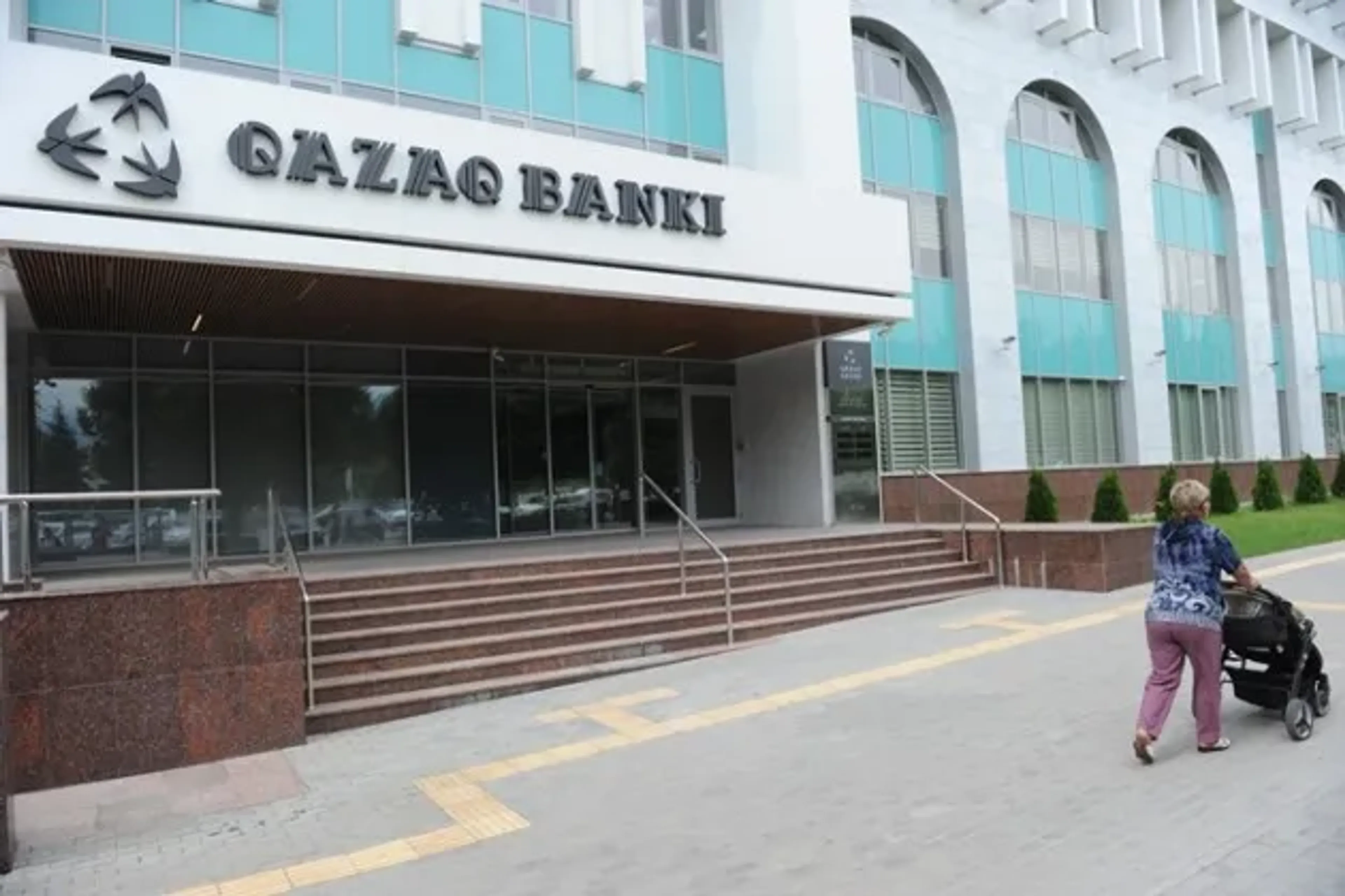 Капитал - Вкладчикам Qazaq Banki продлили срок выплат до 1 мая 2022 года