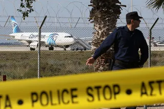 Капитал - Угонщик самолета EgyptAir предъявил требования