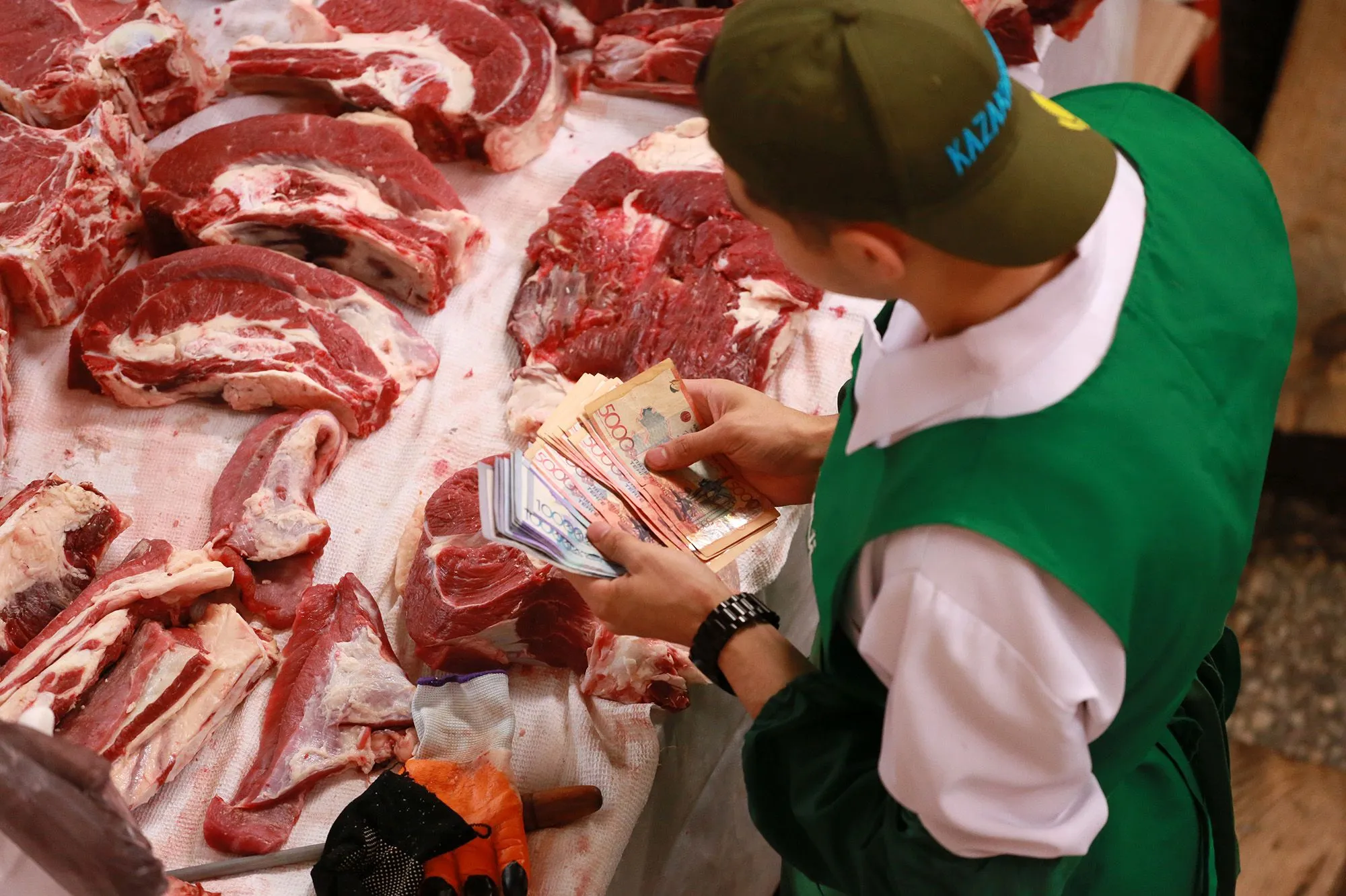 Какие меры предпринимает правительство для сдерживания цен на говядину