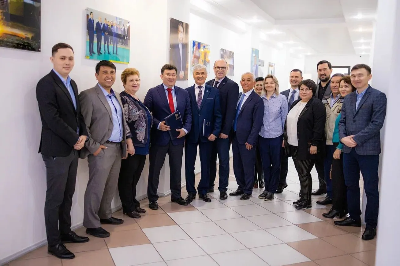 КЛМЗ учредил специальную стипендию для студентов - фото kapital.kz