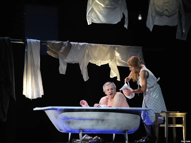 Капитал - Война. Мужчина и три женщины