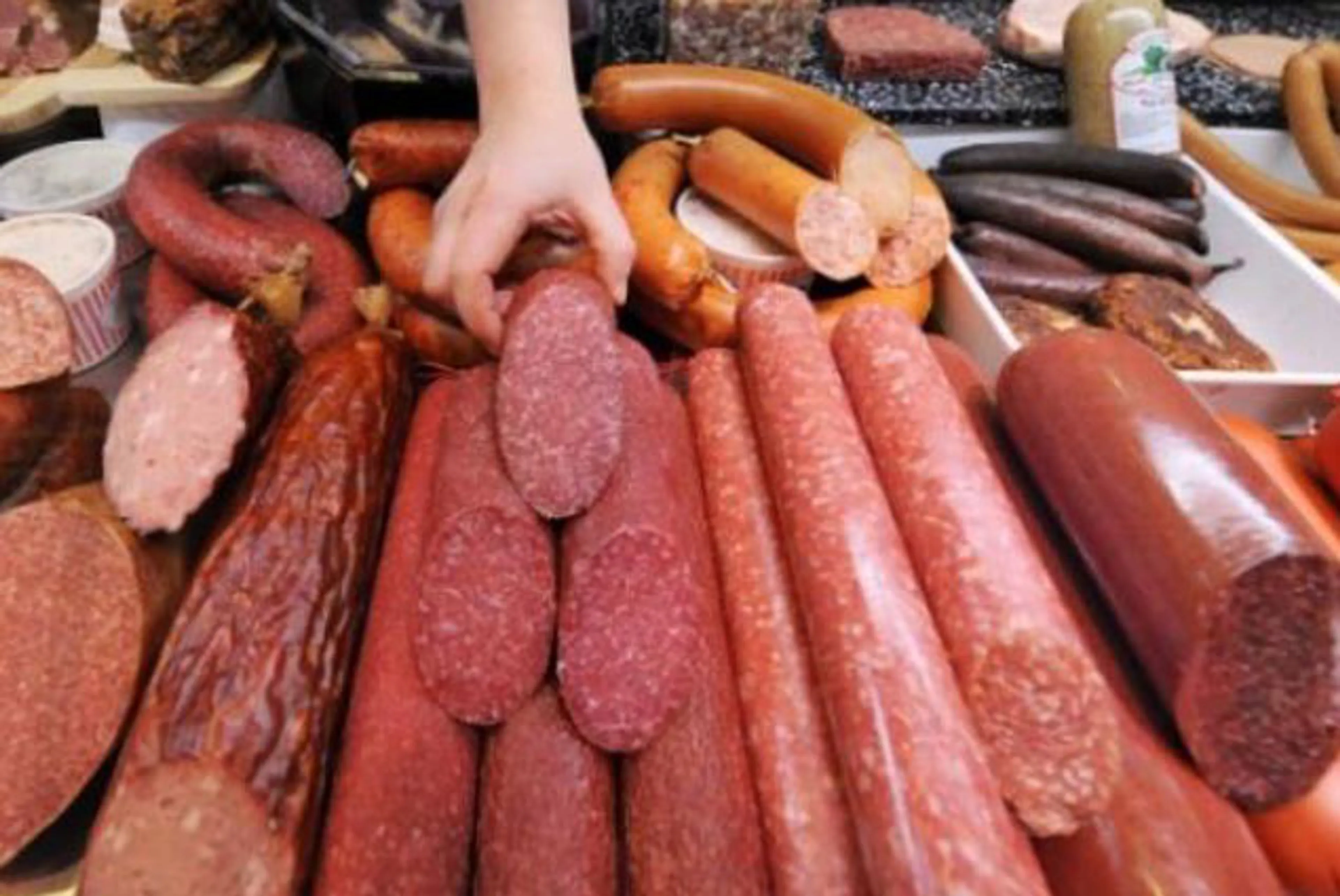 Капитал - В кризис россияне получают зарплату курами и колбасой