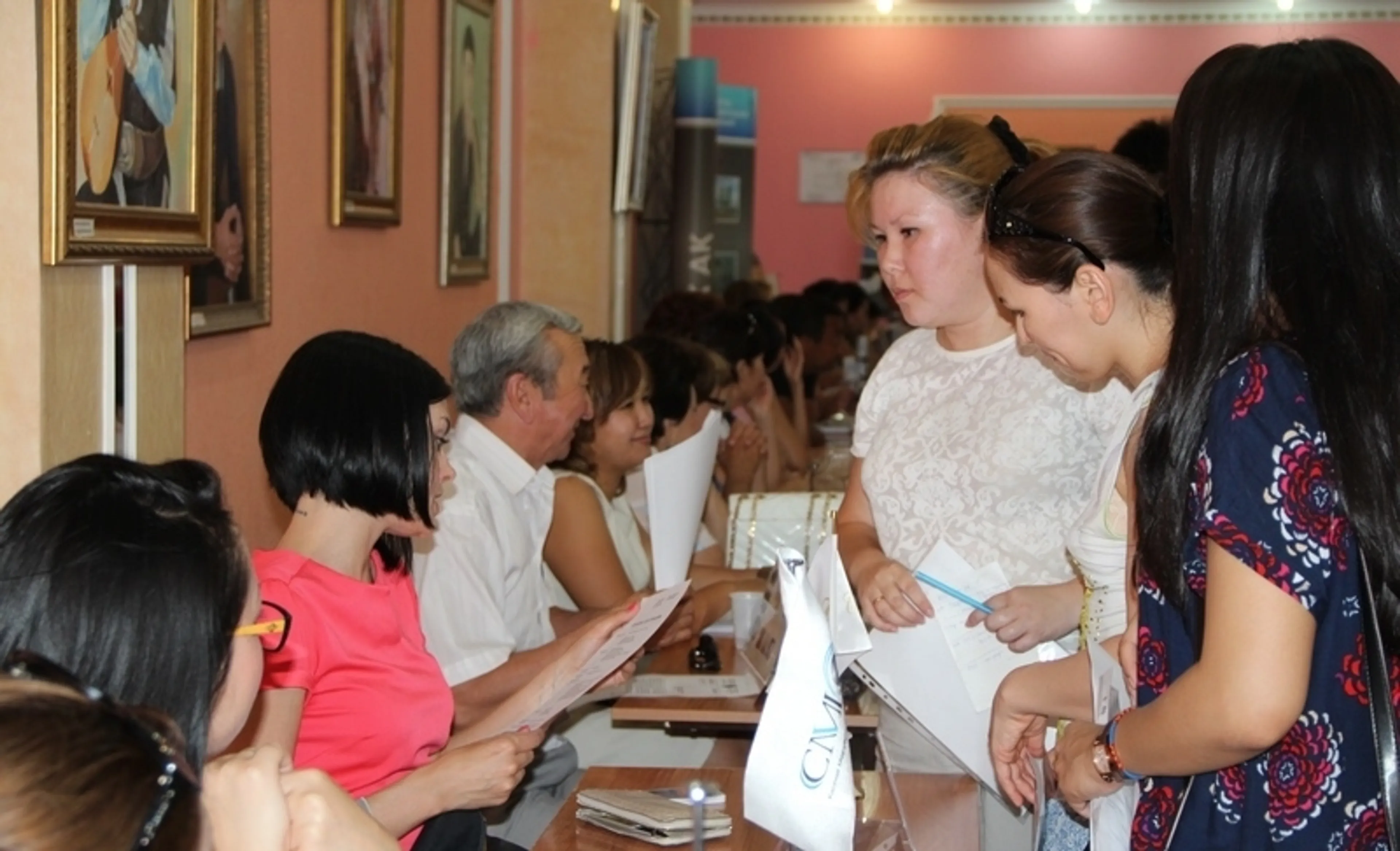 Капитал - В Атырау прошла ярмарка вакансий для болашаковцев