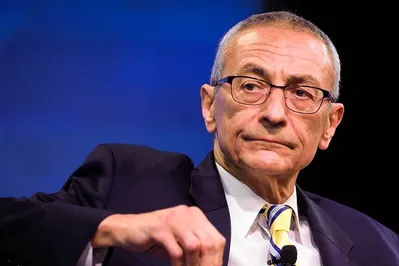 Глава штаба Клинтон обвинил российских хакеров во взломе почты