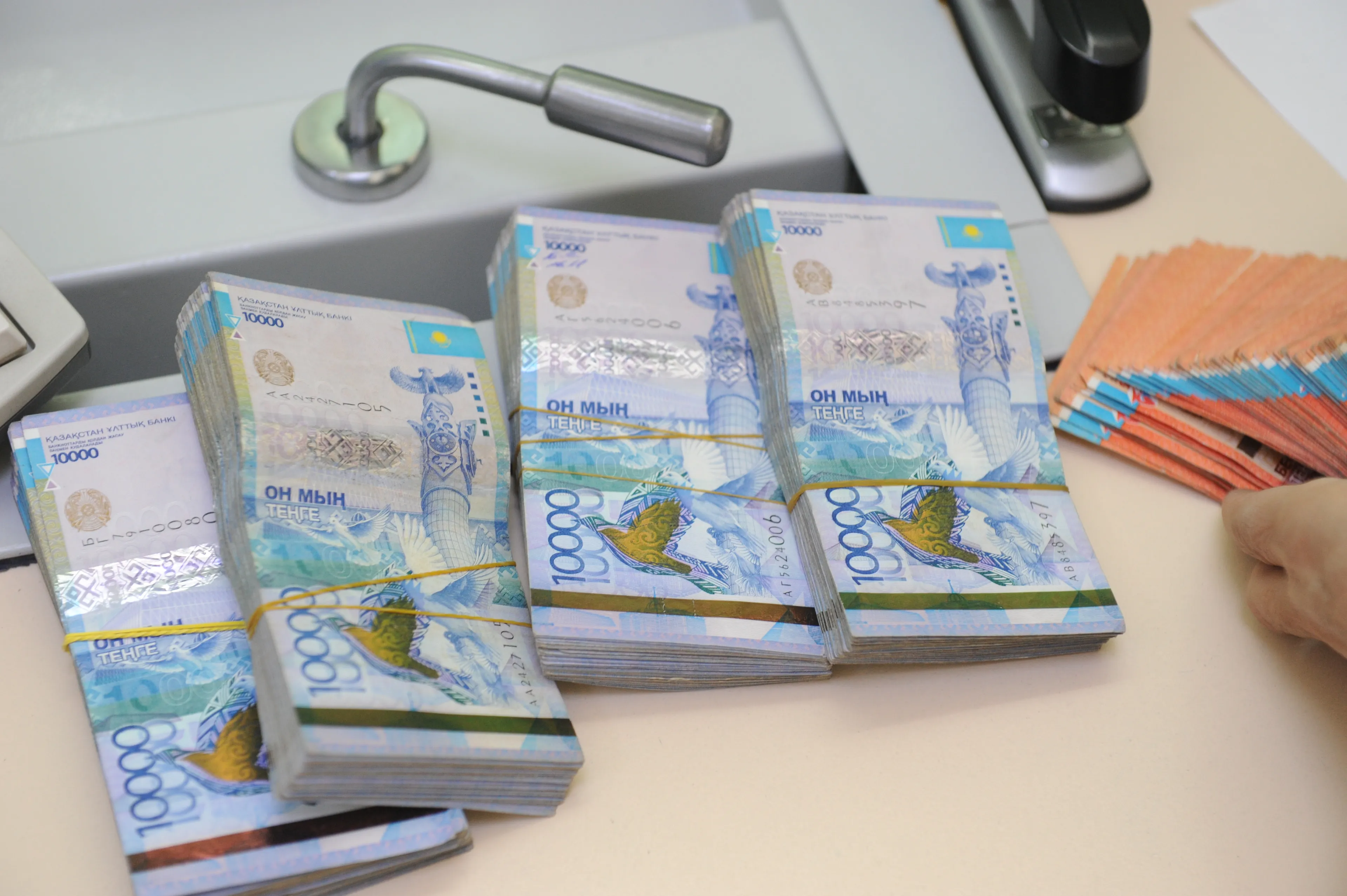 Капитал - На списание долгов потребуется 105 млрд тенге