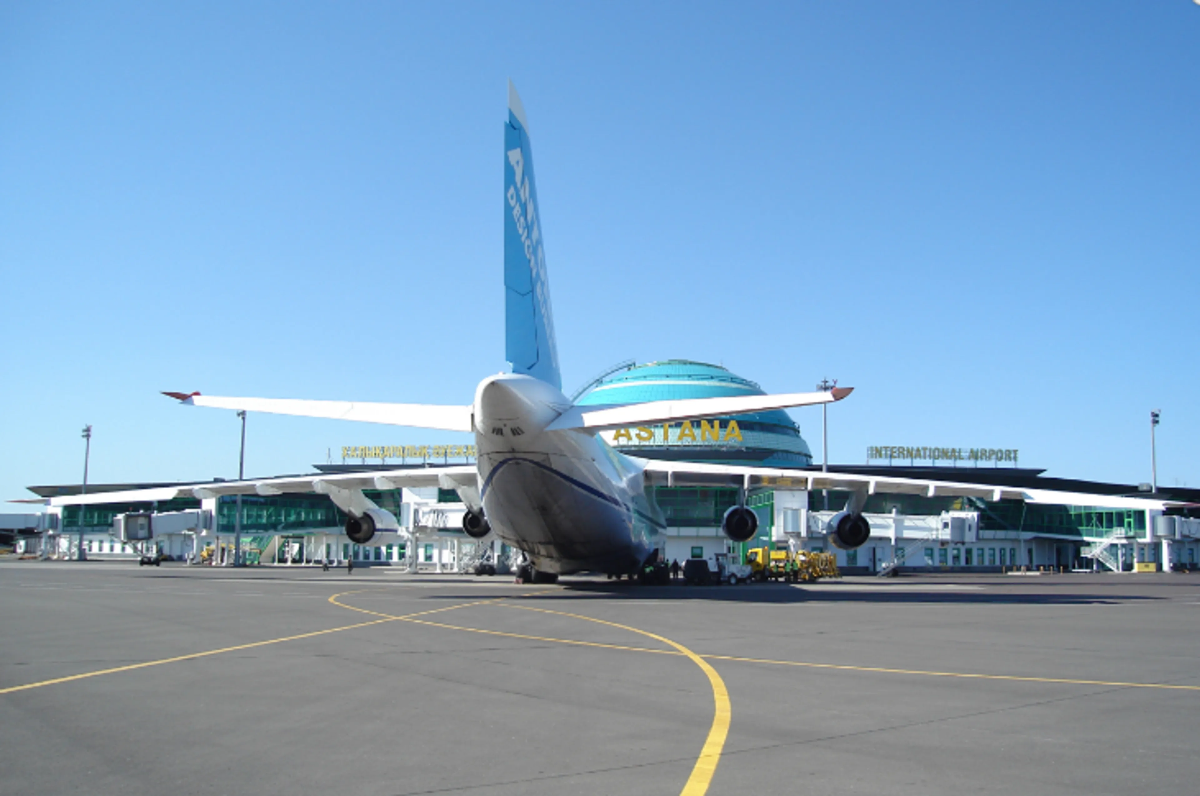 Капитал - В аэропорту Астаны снижают тарифы за парковку