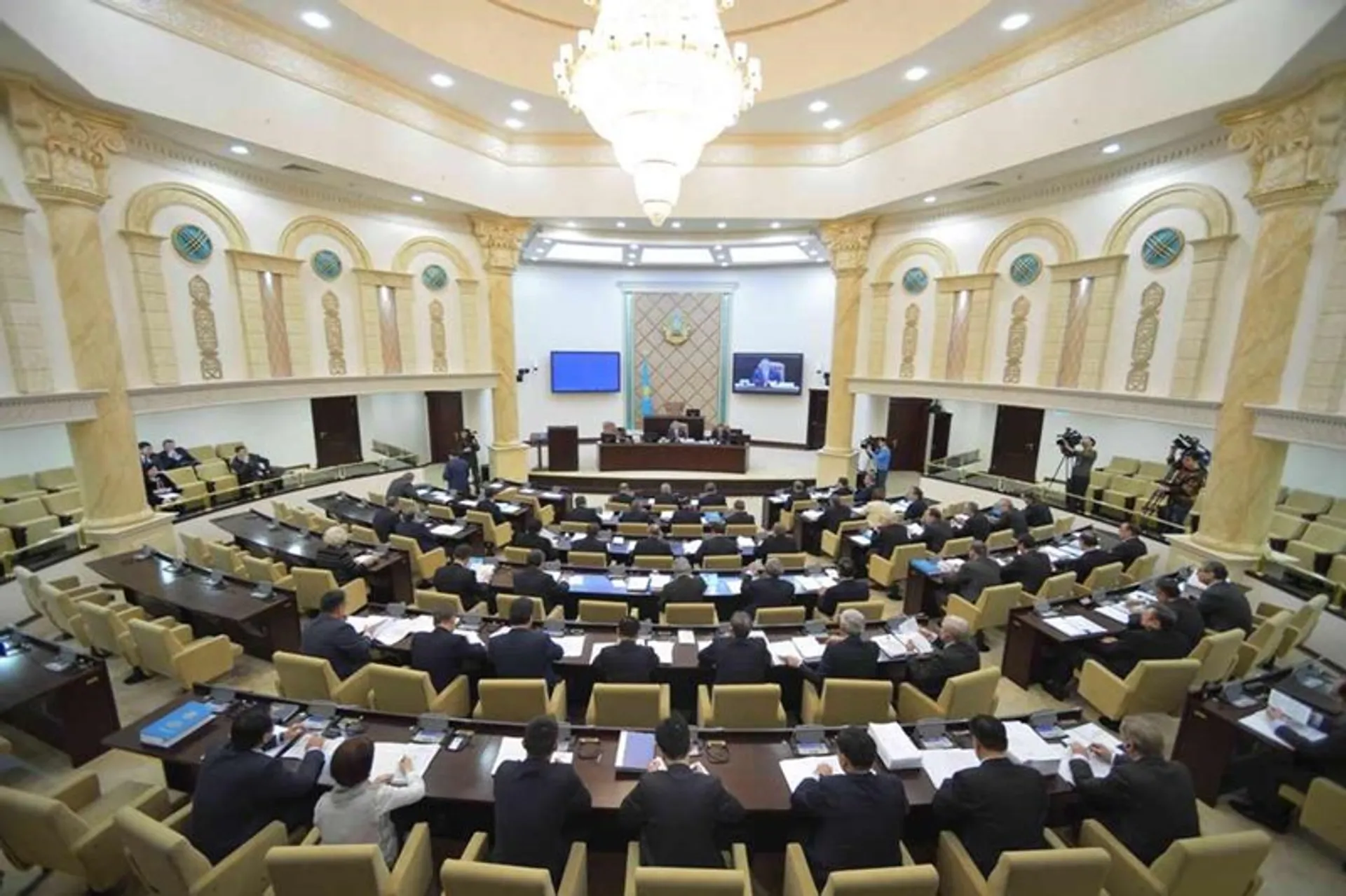 Капитал - Избраны Сенаторы от Шымкента