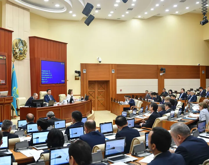 Капитал - Мажилисмены одобрили поправку о Дне первого президента