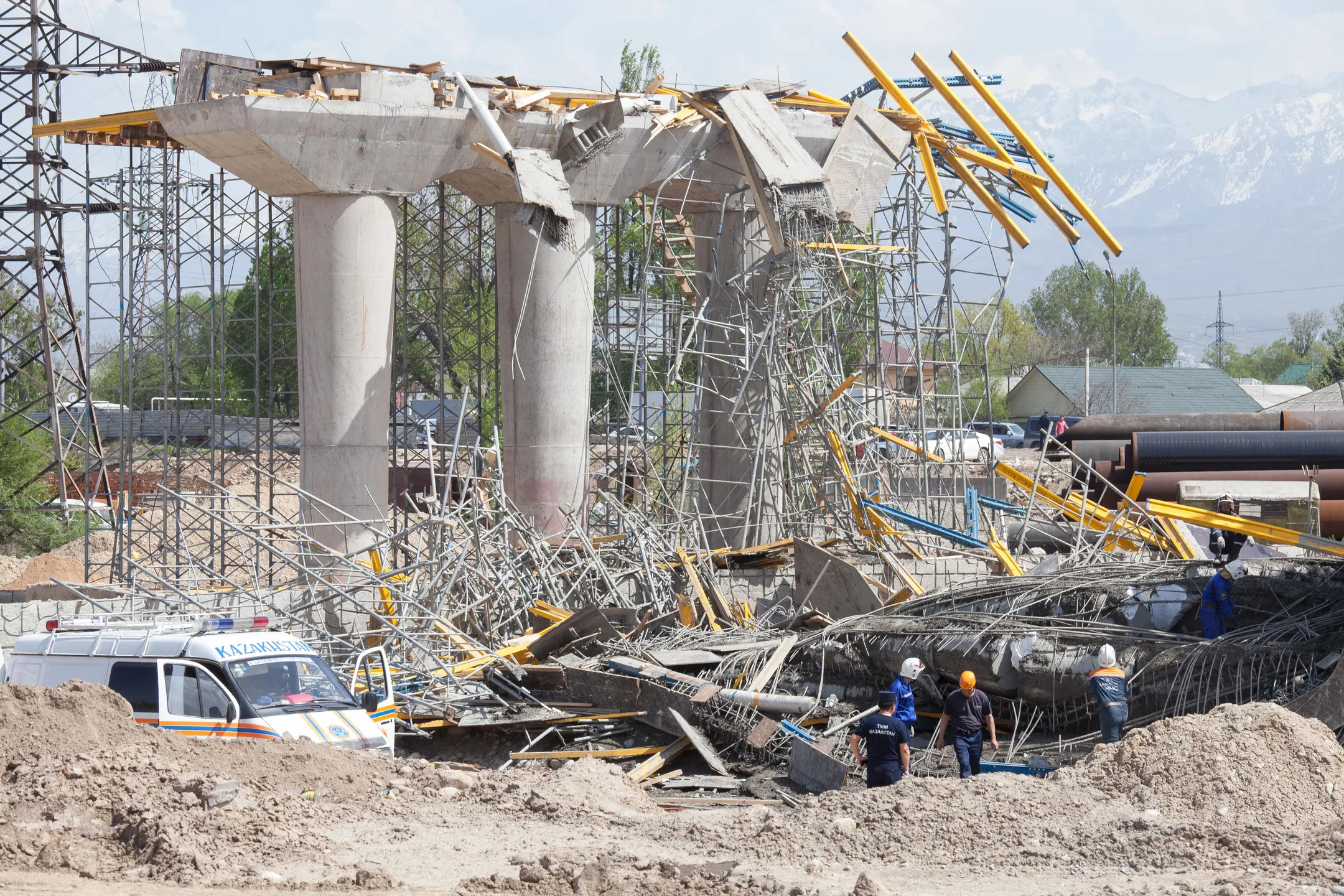 В больницу доставлены 20 человек, пострадавших при обрушении моста - Image Kapital.kz