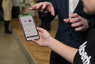 Капитал - ДБ «Сбербанк» запустил бесконтактные платежи через Apple Pay