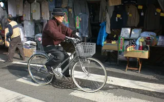 Капитал - Япония вводит премиум-пятницы для роста потребления