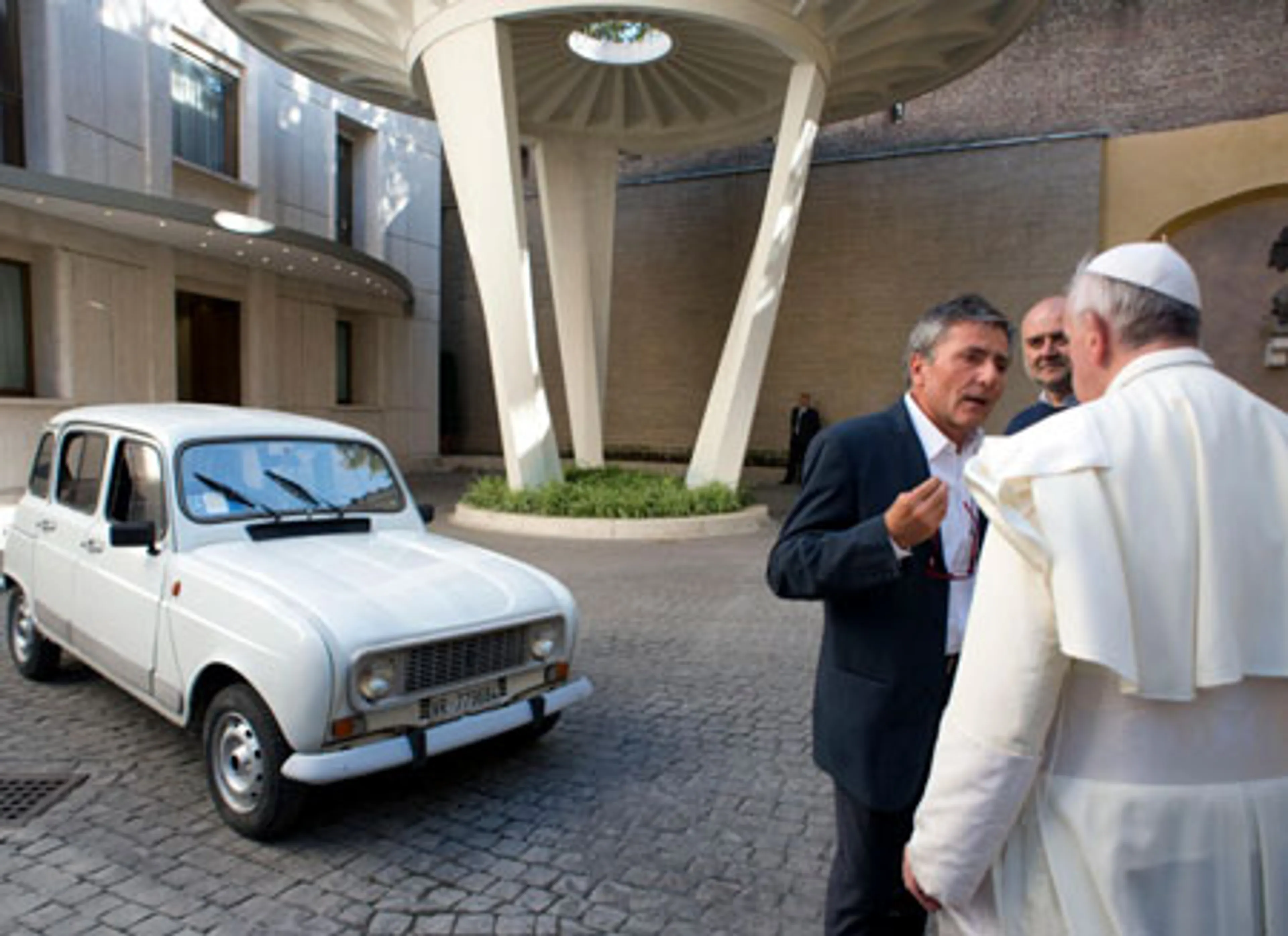 Капитал - У Папы Римского появилась старушка