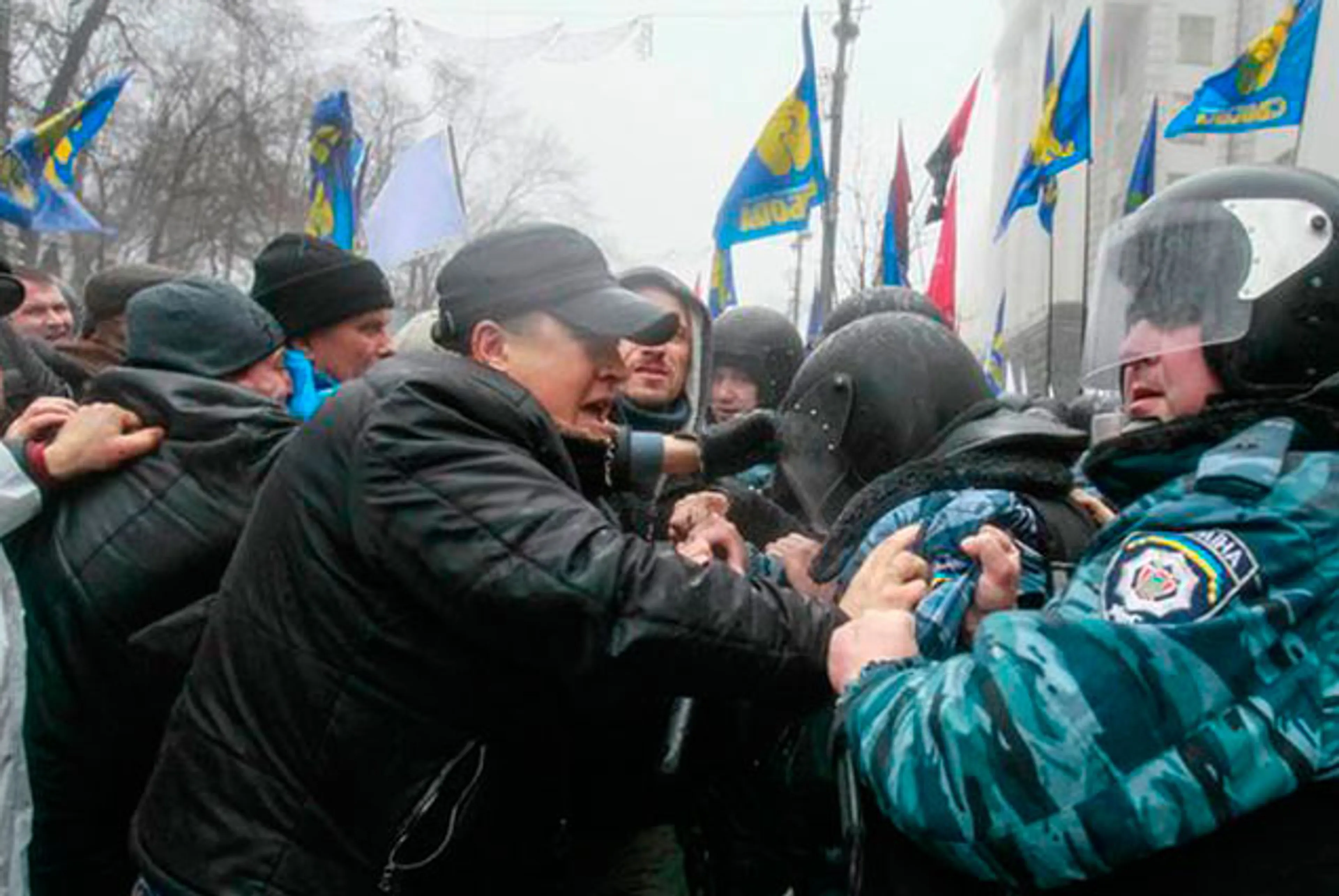 Капитал - В Киеве произошли столкновения между митингующими и милицией