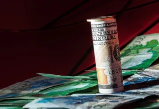 Капитал - Средневзвешенный курс на утренней сессии KASE – 243,99 за $1