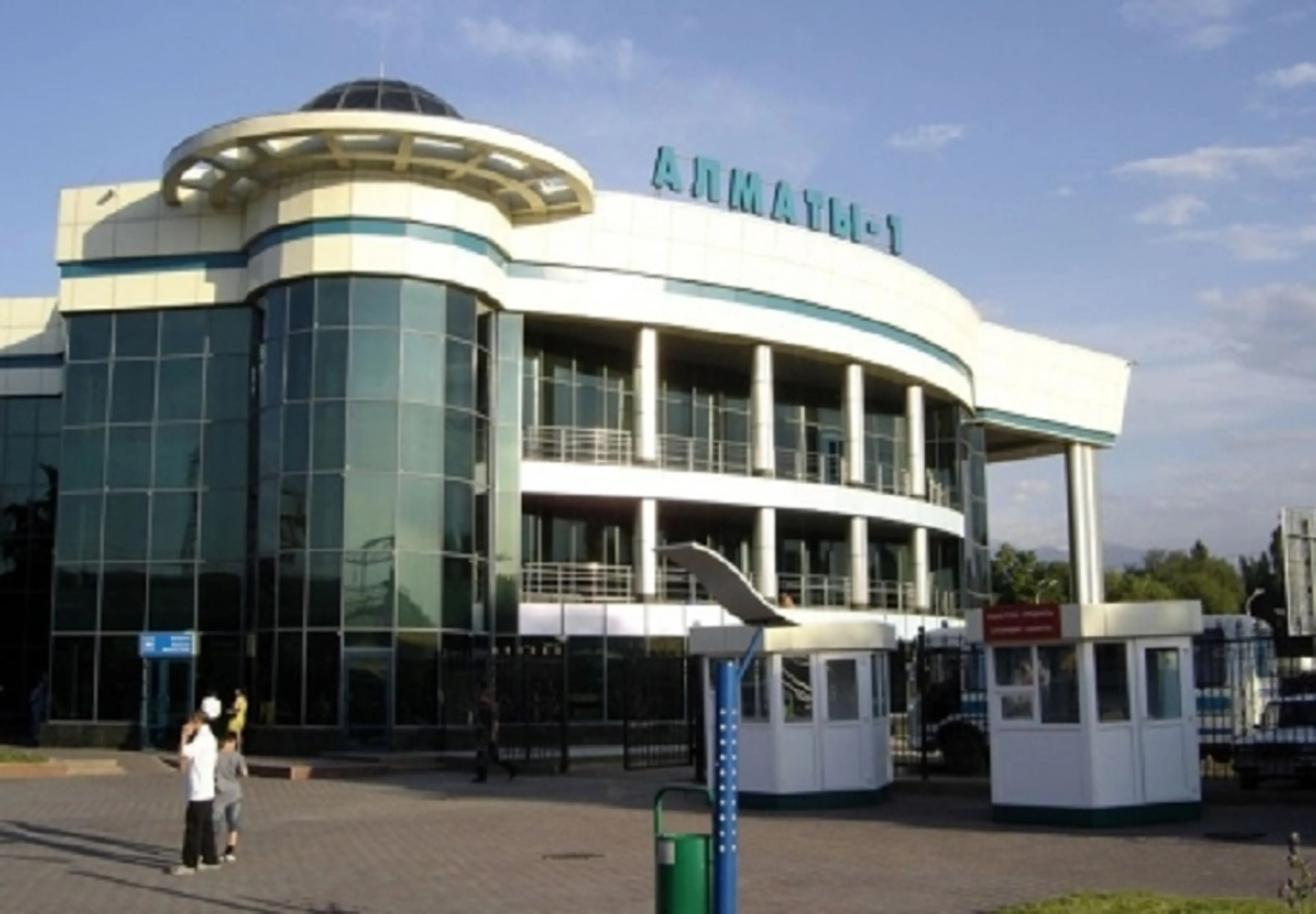 Капитал - В Алматы электровоз столкнулся с поездом