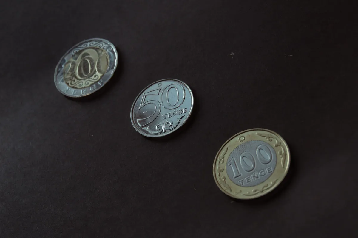 На бирже доллар продается возле отметки 486 тенге