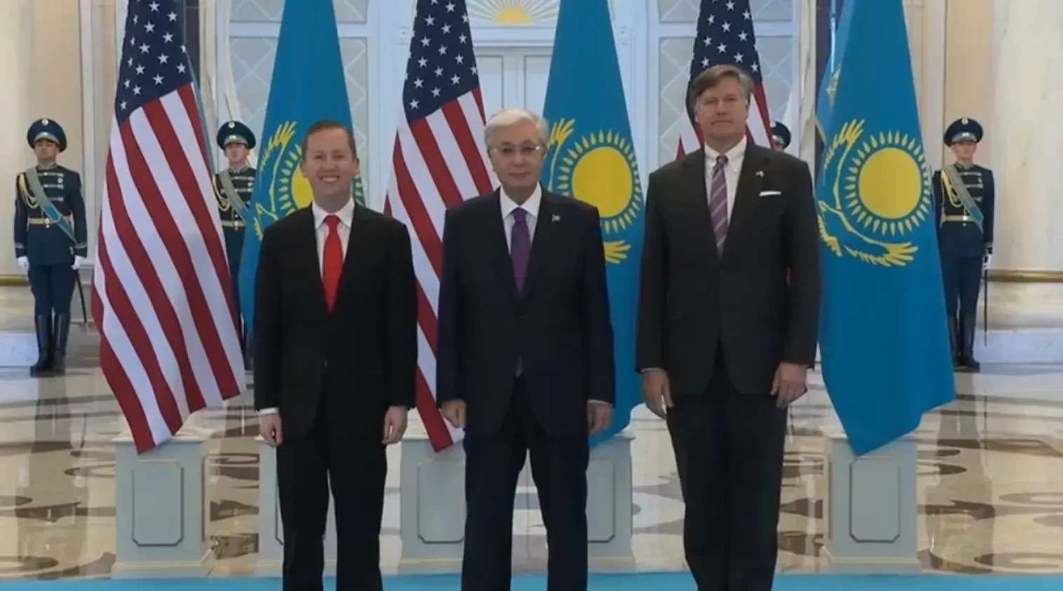 Спецпредставитель Дональда Трампа и первый замгоссекретаря США прибыли в Акорду