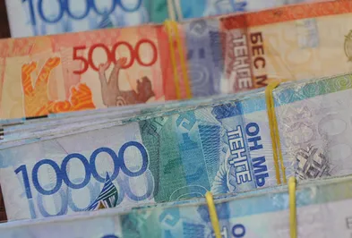 За торговую неделю нацвалюта прибавила 7 тенге