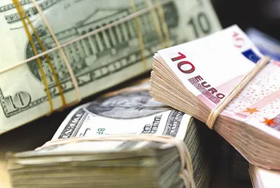 Евро к доллару США умеренно ослабнет в 2016 году