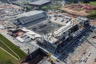 Капитал - Стройка стадиона в Сан-Паулу приостановлена из-за гибели рабочего