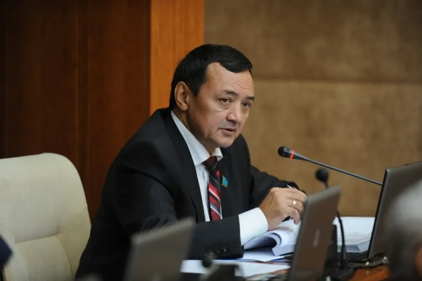 Капитал - Депутат Мухтар Тиникеев сложил свои полномочия